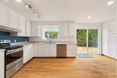 17123 SE Rhone St, Portland, OR 97236 - Photo 9