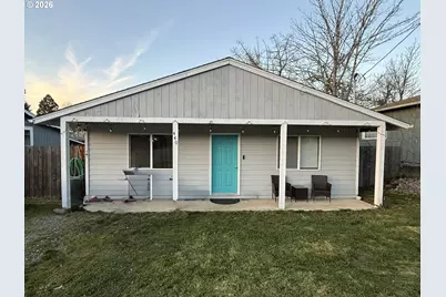 440 Mont St, Canyonville, OR 97417 - Photo 1