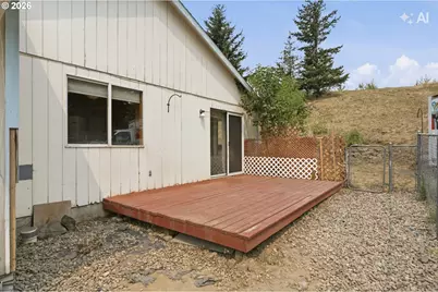 215 SW 22nd St, Troutdale, OR 97060 - Photo 33