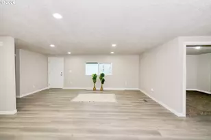 627 NW 6th Ct, McMinnville, OR 97128 - Photo 9