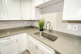 627 NW 6th Ct, McMinnville, OR 97128 - Photo 7