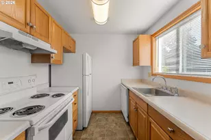 3305 E Vittoria Way, Newberg, OR 97132 - Photo 5