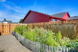 451 SW Rose Ave, Dallas, OR 97338 - Photo 29