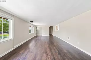 425 W Elm St, Roseburg, OR 97471 - Photo 11