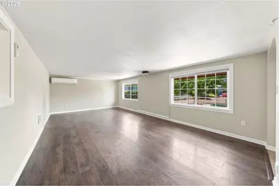 425 W Elm St, Roseburg, OR 97471 - Photo 9