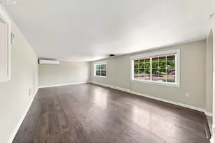 425 W Elm St, Roseburg, OR 97471 - Photo 9