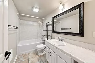 425 W Elm St, Roseburg, OR 97471 - Photo 23