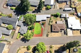 425 W Elm St, Roseburg, OR 97471 - Photo 33
