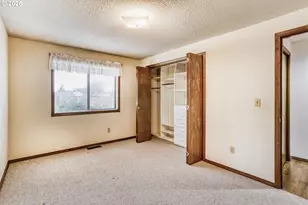 1621 NE Greensword Dr, Hillsboro, OR 97124 - Photo 15