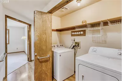 1621 NE Greensword Dr, Hillsboro, OR 97124 - Photo 17