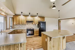 1621 NE Greensword Dr, Hillsboro, OR 97124 - Photo 7