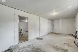 12828 SE Bush St, Portland, OR 97236 - Photo 21