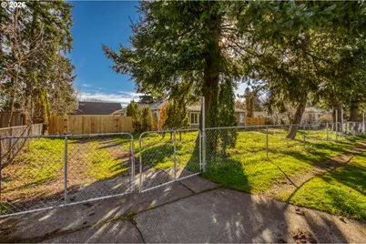 12828 SE Bush St, Portland, OR 97236 - Photo 3