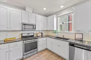 18272 SW Anna Mae Ln, Beaverton, OR 97003 - Photo 9