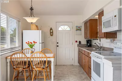 5305 NE 49th St, Neotsu, OR 97364 - Photo 13