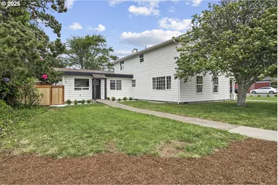 1061 NE Avery St, Newport, OR 97365 - Photo 33