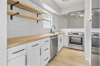 1061 NE Avery St, Newport, OR 97365 - Photo 9