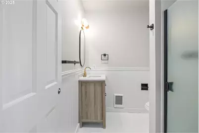 1061 NE Avery St, Newport, OR 97365 - Photo 43