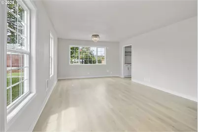 1061 NE Avery St, Newport, OR 97365 - Photo 5