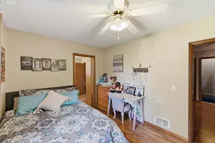 93748 Bay Park Ln, Coos Bay, OR 97420 - Photo 9