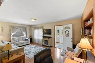 93748 Bay Park Ln, Coos Bay, OR 97420 - Photo 3