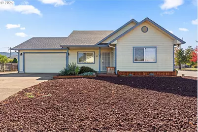 18 Village Dr, Creswell, OR 97426 - Photo 1