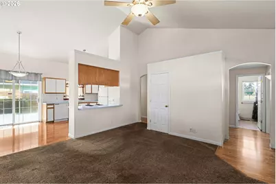 18 Village Dr, Creswell, OR 97426 - Photo 9