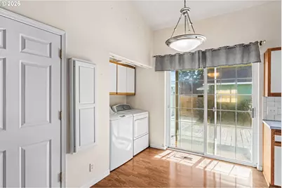 18 Village Dr, Creswell, OR 97426 - Photo 15