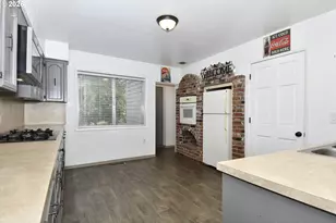 421 McClaine St, Silverton, OR 97381 - Photo 17
