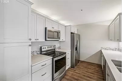 125 N Hayden Bay Dr, Portland, OR 97217 - Photo 13