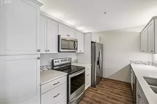 125 N Hayden Bay Dr, Portland, OR 97217 - Photo 13