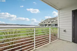 125 N Hayden Bay Dr, Portland, OR 97217 - Photo 23