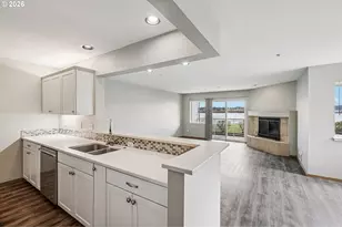 125 N Hayden Bay Dr, Portland, OR 97217 - Photo 9