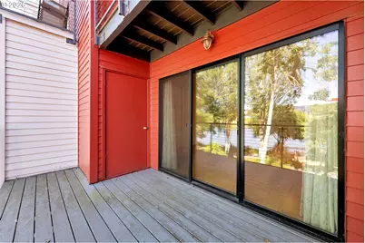 920 NW Naito Pkwy #J18, Portland, OR 97209 - Photo 9