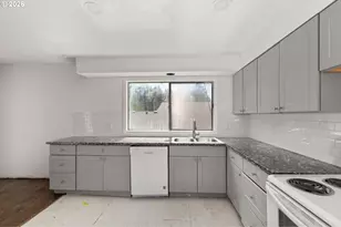 10240 SW 59th Pl, Portland, OR 97219 - Photo 13