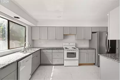 10240 SW 59th Pl, Portland, OR 97219 - Photo 11