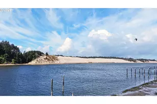 1220 Bay St, Florence, OR 97439 - Photo 7