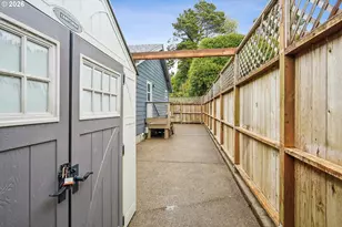 1626 NW 21st St, Lincoln City, OR 97367 - Photo 37