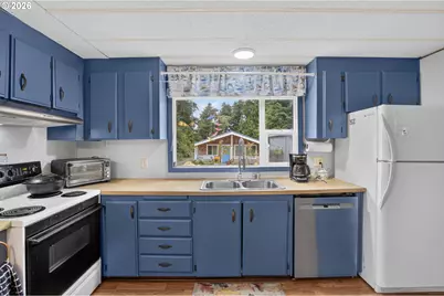 1098 S Harbor St, Rockaway Beach, OR 97136 - Photo 7