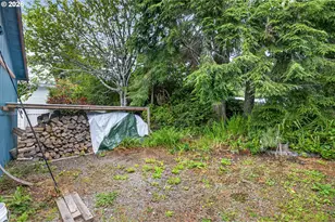 1098 S Harbor St, Rockaway Beach, OR 97136 - Photo 25