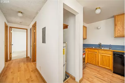2239 Hawkins Ln, Eugene, OR 97405 - Photo 9
