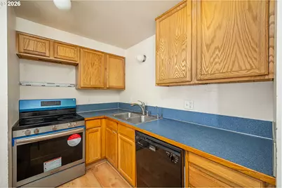 2239 Hawkins Ln, Eugene, OR 97405 - Photo 7