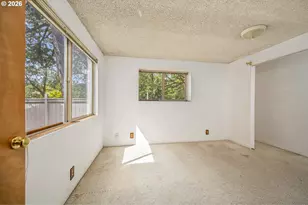2239 Hawkins Ln, Eugene, OR 97405 - Photo 11