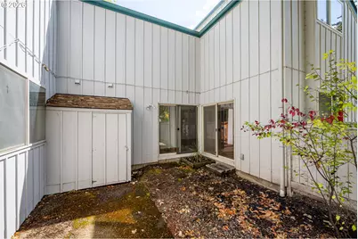 2239 Hawkins Ln, Eugene, OR 97405 - Photo 17