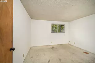 2239 Hawkins Ln, Eugene, OR 97405 - Photo 13