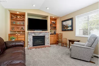 421 SE Davis St, Dallas, OR 97338 - Photo 15