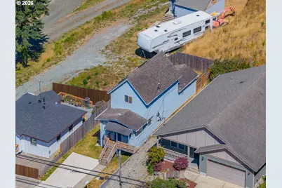 2211 Sherman Ave, North Bend, OR 97459 - Photo 5