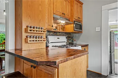 307 Adams Ave, Silverton, OR 97381 - Photo 17