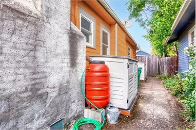 4829 SE Sherman St, Portland, OR 97215 - Photo 7