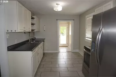 608 S 6th Ave, Kelso, WA 98626 - Photo 9